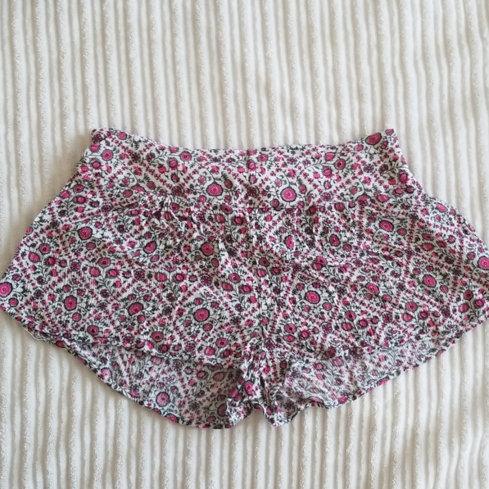 Floral flowy shorts